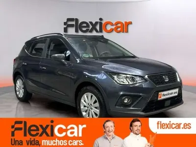 Usado Seat Arona Style 110 CV (80 kW) 2021 Gris SUV