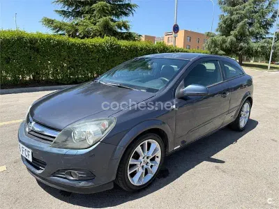 Usado Opel Astra GTC Sport 105 CV (77 kW) 2006 Gris / plata Berlina