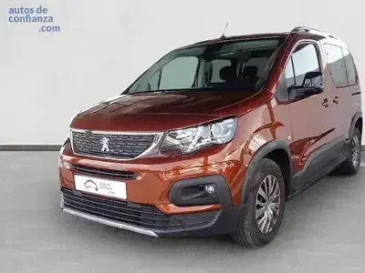 Usado Peugeot Rifter Allure 100 CV (73 kW) 2022 Marrón Monovolumen