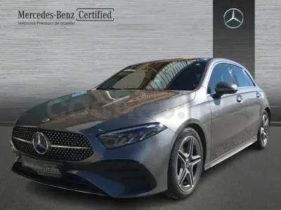 Usado Mercedes A180 136 CV (100 kW) 2025 Gris / plata Berlina