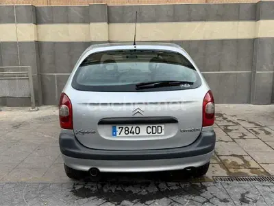 Usado Citroën Xsara Picasso 90 CV (66 kW) 2003 Gris / plata Monovolumen