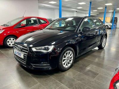 Negro Usado 2013 Audi A3 Attraction Utilitario | 9990 € (Caro)