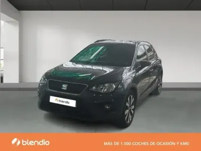 Usado Seat Arona Style 110 CV (80 kW) 2021 Gris SUV