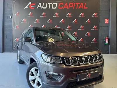 Usado Jeep Compass Longitude 120 CV (88 kW) 2019 Gris / plata SUV