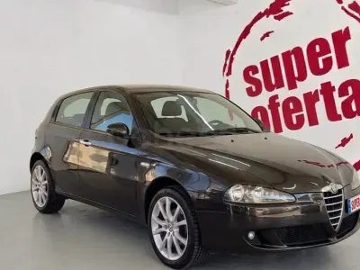 Usado Alfa Romeo 147 Distinctive 105 CV (77 kW) 2006 Negro Utilitario