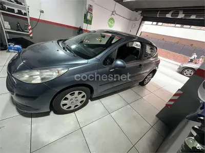 Usado Peugeot 207 75 CV (55 kW) 2006 Gris / plata Berlina