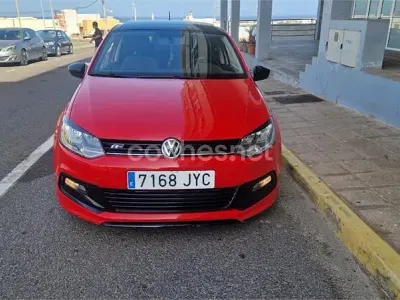 Usado VW Polo Sportline 90 CV (66 kW) 2017 Rojo Berlina