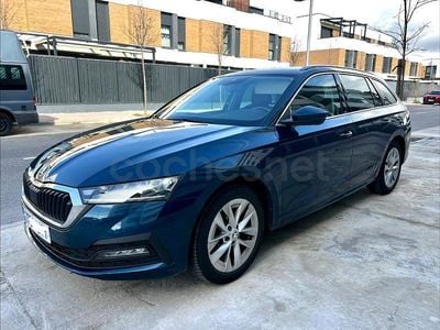 Usado Skoda Octavia Ambition 150 CV (110 kW) 2022 Azul Familiar