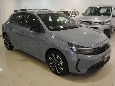 Usado Opel Corsa 100 CV (73 kW) 2025 Gris / plata Utilitario