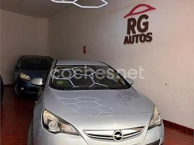 Usado Opel Astra GTC Sportive 140 CV (102 kW) 2015 Gris / plata Berlina