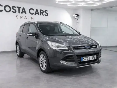 Usado Ford Kuga Titanium 120 CV (88 kW) 2016 Gris / plata SUV