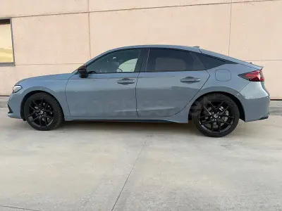 Usado Honda Civic Elegance 184 CV (135 kW) 2023 Gris / plata Berlina