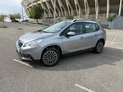 Usado Peugeot 2008 Active 82 CV (60 kW) 2015 Gris / plata SUV