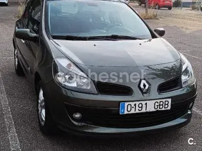 Usado Renault Clio GrandTour Authentique 85 CV (62 kW) 2008 Gris / plata Familiar