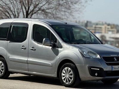 Usado Peugeot Partner Tepee Active 100 CV (73 kW) 2016 Gris / plata Monovolumen