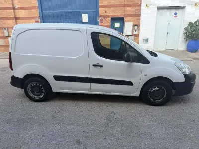 Usado Citroën Berlingo 75 CV (55 kW) 2018 Blanco Monovolumen