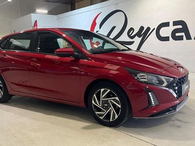 Usado Hyundai i20 100 CV (73 kW) 2024 Rojo Utilitario