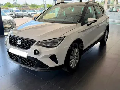 Usado Seat Arona Style 115 CV (84 kW) 2025 Blanco SUV
