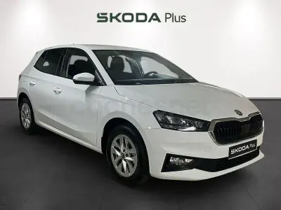 Usado Skoda Fabia Essence 80 CV (58 kW) 2025 Blanco Utilitario