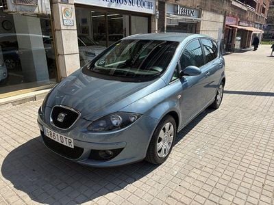 Usado Seat Altea Reference 140 CV (102 kW) 2006 Gris / plata Monovolumen