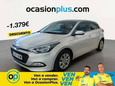 Usado Hyundai i20 84 CV (61 kW) 2018 Gris Utilitario