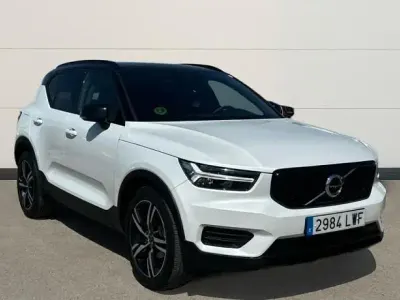 Käytetty Volvo XC40 R-Design 131 HP (96 kW) 2022 Valkoinen Katumaasturi