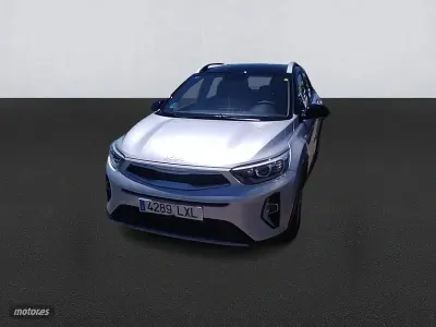 Usado Kia Stonic 100 CV (73 kW) 2022 Gris SUV