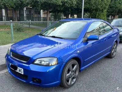 Usado Opel Astra Edition 192 CV (141 kW) 2003 Azul Coupe