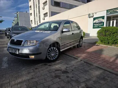 Usado Skoda Fabia Sport 101 CV (74 kW) 2004 Gris / plata Berlina