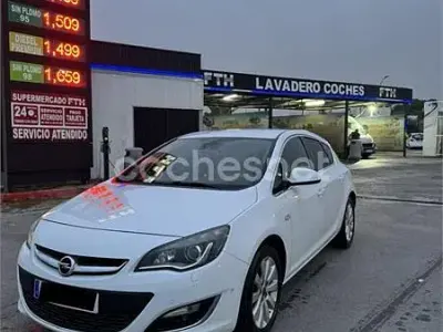 Usado Opel Astra Excellence 110 CV (80 kW) 2014 Blanco Berlina