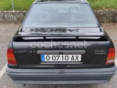 Usado Opel Kadett S 82 CV (60 kW) 1990 Negro Utilitario
