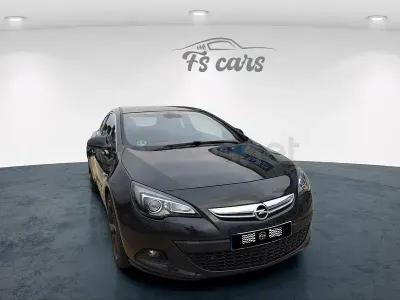 Usado Opel Astra GTC Sportive 136 CV (100 kW) 2015 Negro Berlina
