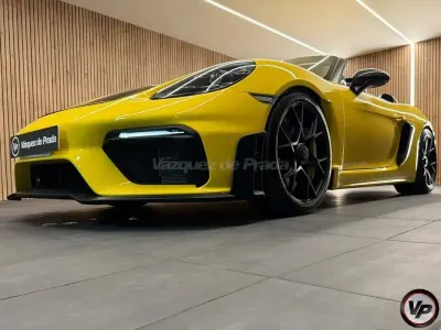 Usado Porsche 718 500 CV (367 kW) 2025 Amarillo Coupe