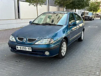 Usado Renault Mégane 95 CV (69 kW) 2000 Azul Berlina