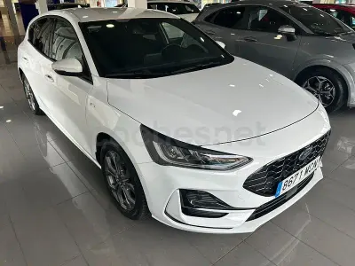 Używany Ford Focus ST-Line 125 KM (91 kW) 2022 Biały Sedan/Limuzyna