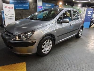 Usado Peugeot 307 90 CV (66 kW) 2004 Gris / plata Berlina