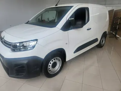 Käytetty Citroën Berlingo Business Class 102 HP (75 kW) 2022 Valkoinen Tila-auto