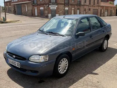 Usado Ford Escort 90 CV (66 kW) 1995 Azul Berlina