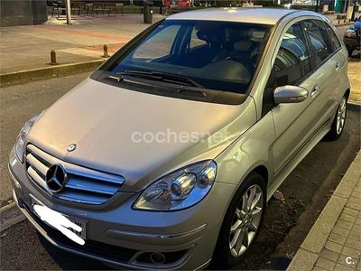 Usado Mercedes B200 140 CV (102 kW) 2007 Gris / plata Monovolumen