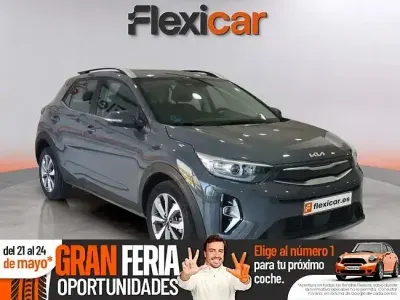 Usado Kia Stonic 120 CV (88 kW) 2021 Gris SUV