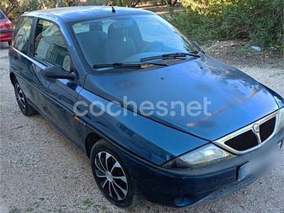 Usado Lancia Ypsilon 60 CV (44 kW) 2003 Azul Utilitario