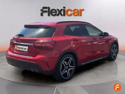 Usado Mercedes GLA180 122 CV (89 kW) 2019 Rojo SUV