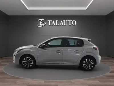 Usado Peugeot 208 Style 102 CV (75 kW) 2025 Gris Utilitario