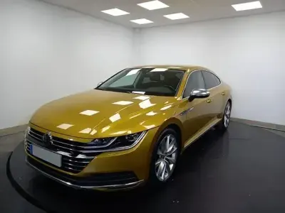 Usado VW Arteon Elegance 150 CV (110 kW) 2020 Amarillo Coupe