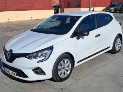 Usado Renault Clio Business 72 CV (52 kW) 2020 Blanco