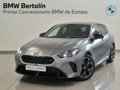 Usado BMW M135 Comfort Edition 300 CV (220 kW) 2025 Gris / plata Utilitario