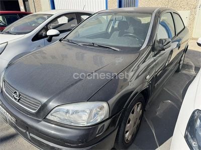 Usado Opel Astra Comfort 100 CV (73 kW) 2001 Negro Berlina