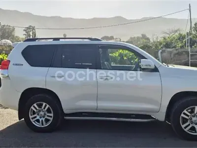 Begagnad Toyota Land Cruiser Limited 190 HK (139 kW) 2012 Vit SUV