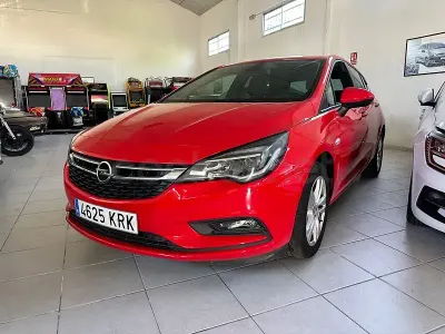 Usado Opel Astra Selective 105 CV (77 kW) 2018 Rojo Berlina