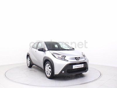 Usado Toyota Aygo X Play 72 CV (52 kW) 2024 Gris / plata SUV